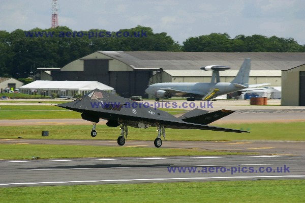 F-117A 84-0825 Fairford 14072007 D023-03