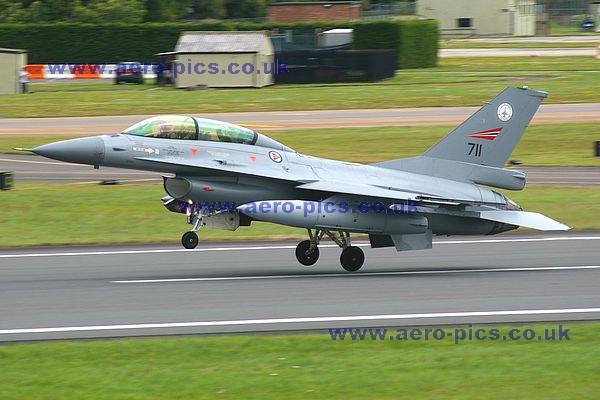 F-16BM 711 Fairford 14072008 D046-04