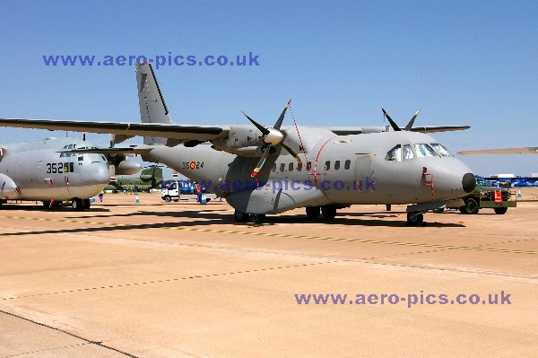 CN.235M-100 T.19B-06 Fairford 14072006 D008-15